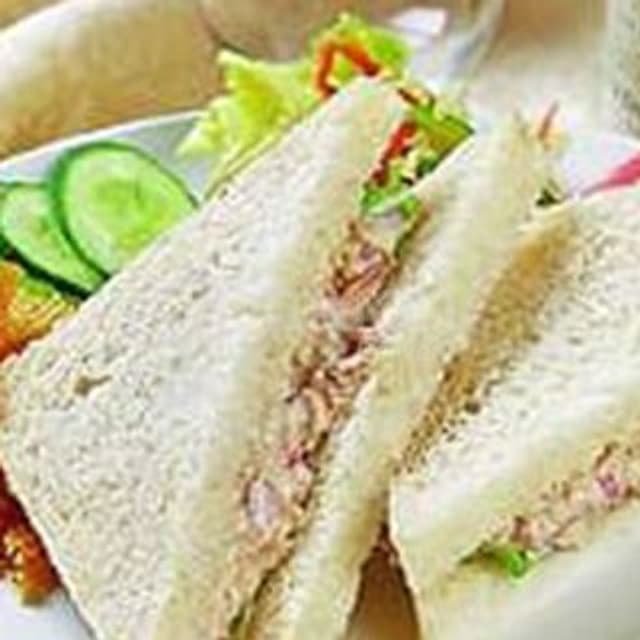 Tuna Sandwich — 吞拿魚三文治